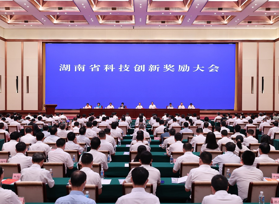 九芝堂驢膠補(bǔ)血顆粒項(xiàng)目榮獲湖南省科學(xué)技術(shù)進(jìn)步獎(jiǎng)